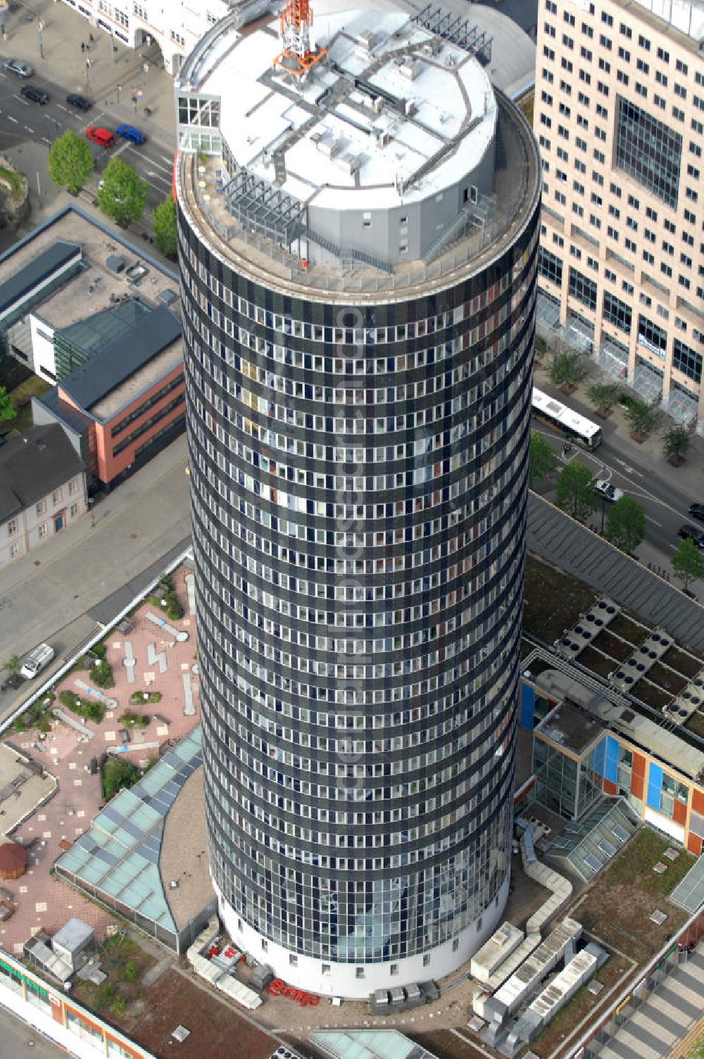 Jena from above - Blick auf den INTERSHOP Tower, einem Bürohochhaus der Intershop Communications AG in Jena. Das zu DDR-Zeiten errichtete und 1999 umgebaute Hochhaus geht auf einen Entwurf des Architekten Hermann Henselmann zurück. View of the INTERSHOP Tower, an office building Intershop Communications AG in Jena.