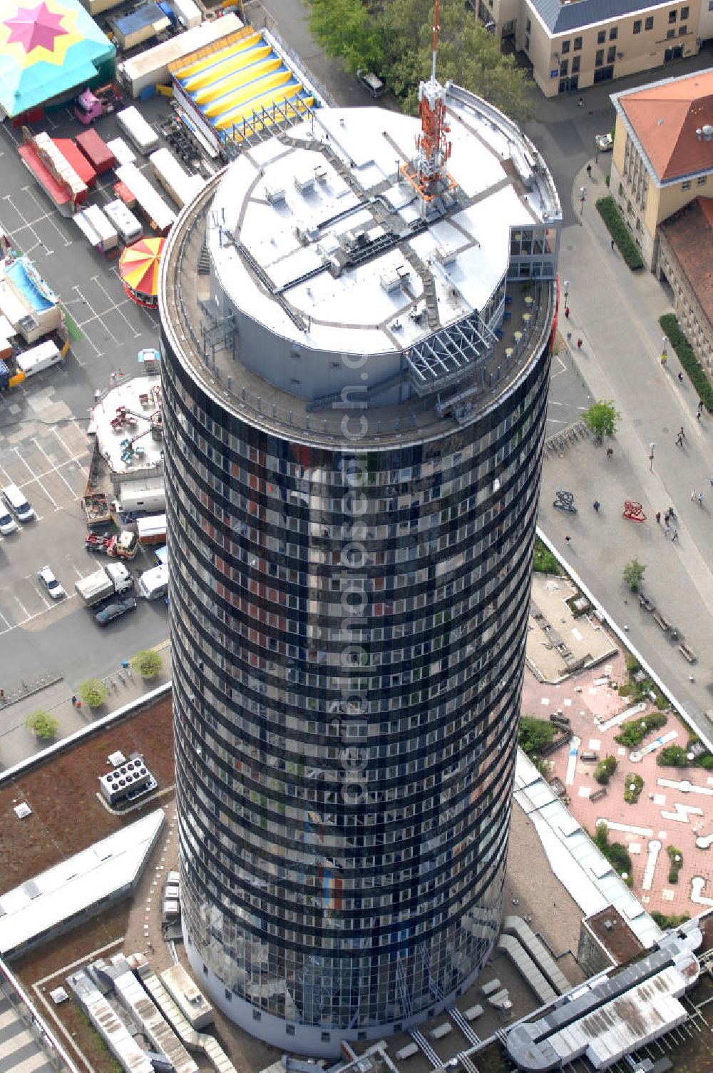 Aerial image Jena - Blick auf den INTERSHOP Tower, einem Bürohochhaus der Intershop Communications AG in Jena. Das zu DDR-Zeiten errichtete und 1999 umgebaute Hochhaus geht auf einen Entwurf des Architekten Hermann Henselmann zurück. View of the INTERSHOP Tower, an office building Intershop Communications AG in Jena.