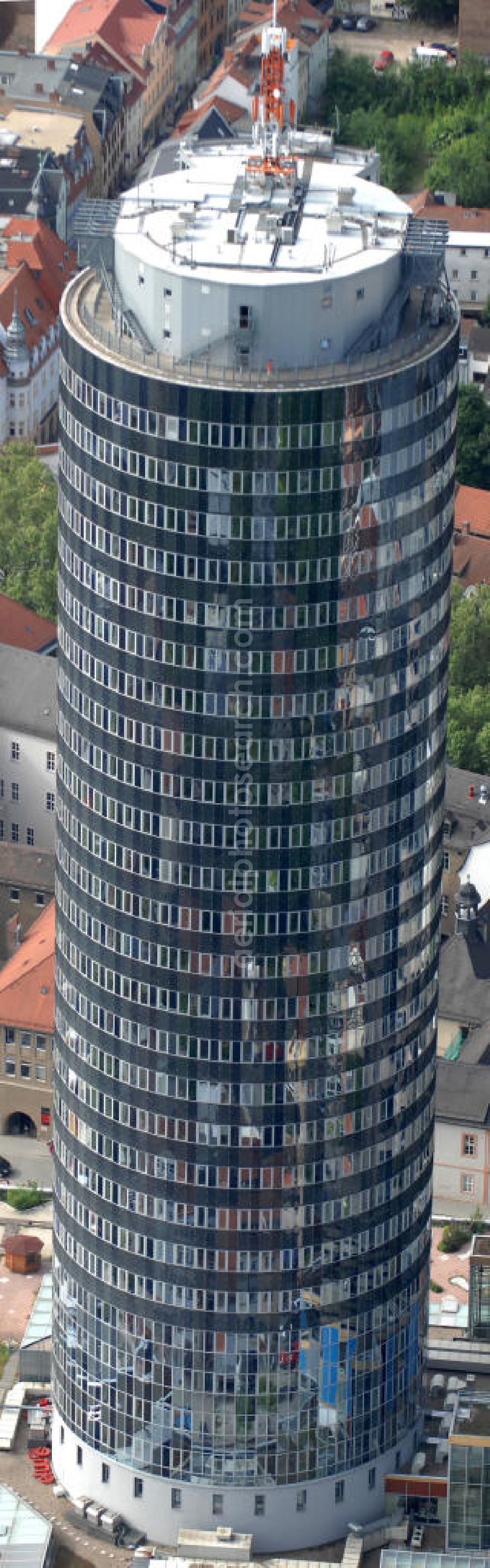 Aerial photograph Jena - Blick auf den INTERSHOP Tower, einem Bürohochhaus der Intershop Communications AG in Jena. Das zu DDR-Zeiten errichtete und 1999 umgebaute Hochhaus geht auf einen Entwurf des Architekten Hermann Henselmann zurück. View of the INTERSHOP Tower, an office building Intershop Communications AG in Jena.