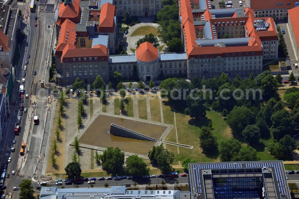 Berlin from above - At the Invalidenstrasse between Scharnhorststrasse and the black path in the Mitte district of Berlin was probably applied to designs of garden designer Peter Joseph Lenne in the 19th century the Invalidenpark. By the Wall came down, the area of the landscape architect Atelier Phusis with Christophe Girot has been redesigned. The center of the park is the wall fountain, which symbolizes the sinking in the water the Berlin Wall. On the eastern side of the Invalidenpark the Federal Ministry of Transport and digital infrastructure has its headquarters