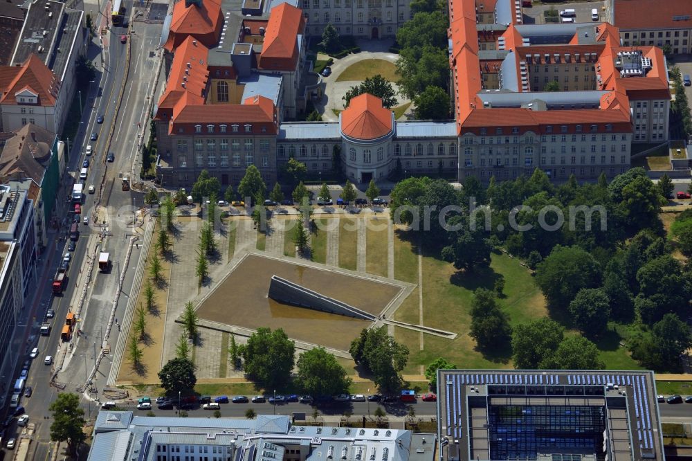 Aerial photograph Berlin - At the Invalidenstrasse between Scharnhorststrasse and the black path in the Mitte district of Berlin was probably applied to designs of garden designer Peter Joseph Lenne in the 19th century the Invalidenpark. By the Wall came down, the area of the landscape architect Atelier Phusis with Christophe Girot has been redesigned. The center of the park is the wall fountain, which symbolizes the sinking in the water the Berlin Wall. On the eastern side of the Invalidenpark the Federal Ministry of Transport and digital infrastructure has its headquarters