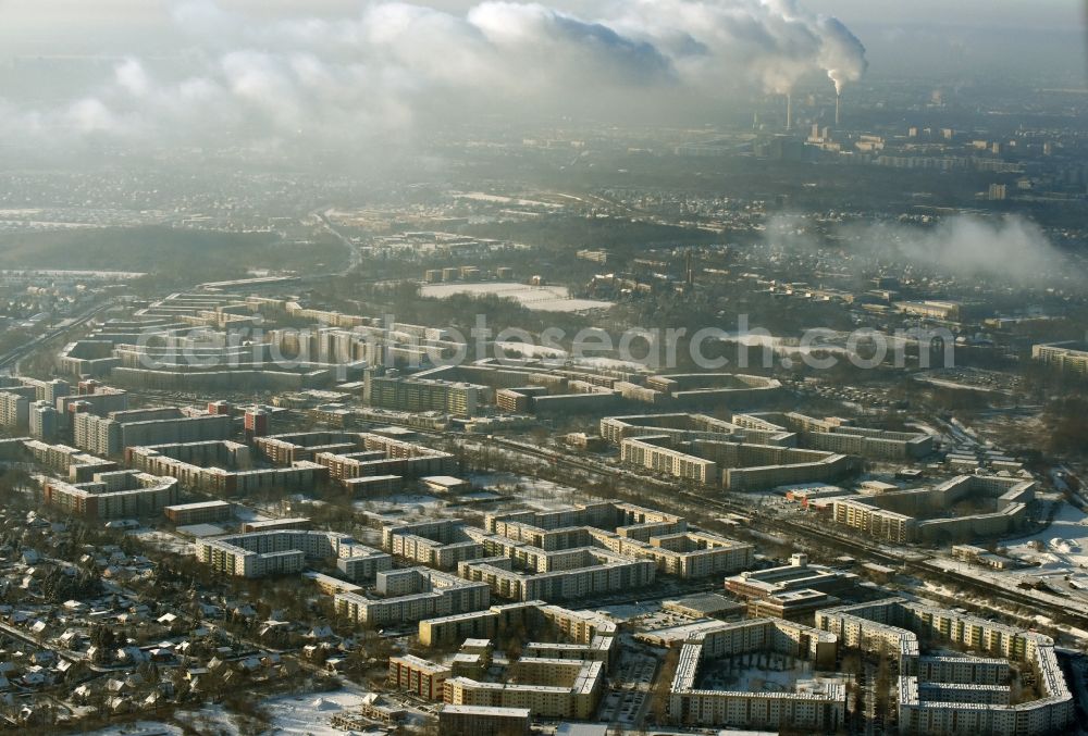 Berlin from the bird's eye view: Inversion - Weather conditions at the horizon over the district Marzahn Hellersdorfs winterly and snowy housing area in Berlin in Germany