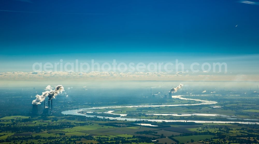 Aerial photograph Voerde (Niederrhein) - Inversion - Weather conditions at the horizon in Voerde (Niederrhein) and the bows of the river rhine in the state North Rhine-Westphalia