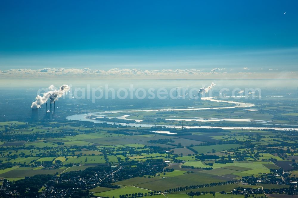 Voerde (Niederrhein) from above - Inversion - Weather conditions at the horizon in Voerde (Niederrhein) and the bows of the river rhine in the state North Rhine-Westphalia