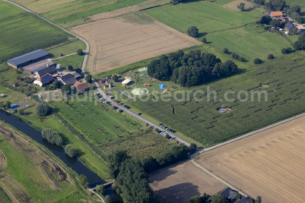 Gelinter from above - Maze - Labyrinth and holiday fun on a field in Gelinter town Wachtendonk in the state of North Rhine-Westphalia, Germany