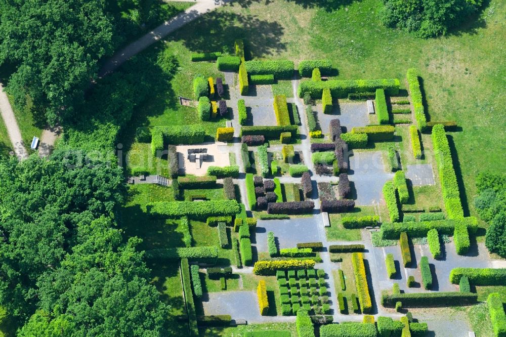 Aerial photograph Schwerin - Maze - Labyrinth on Heckengarten on Lennestrasse in Schwerin in the state Mecklenburg - Western Pomerania, Germany