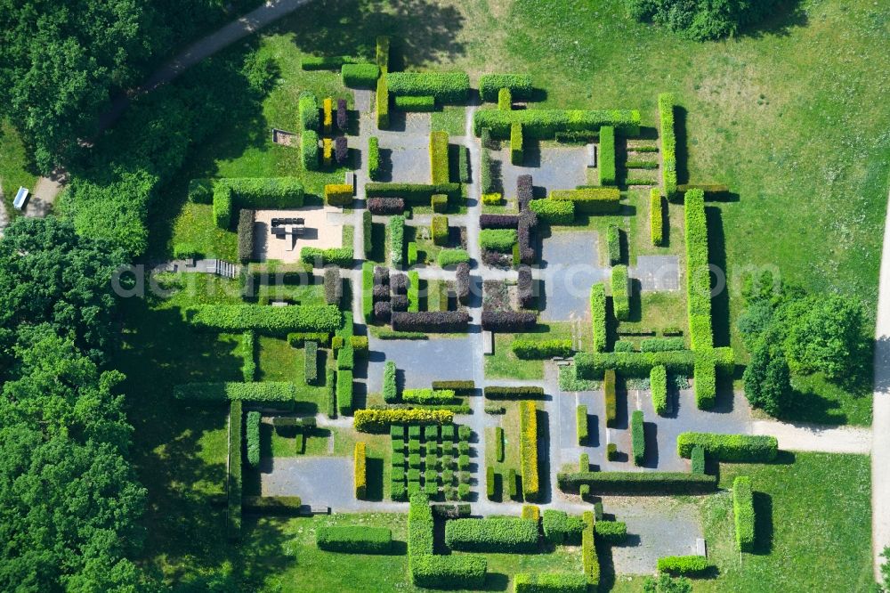 Schwerin from above - Maze - Labyrinth on Heckengarten on Lennestrasse in Schwerin in the state Mecklenburg - Western Pomerania, Germany