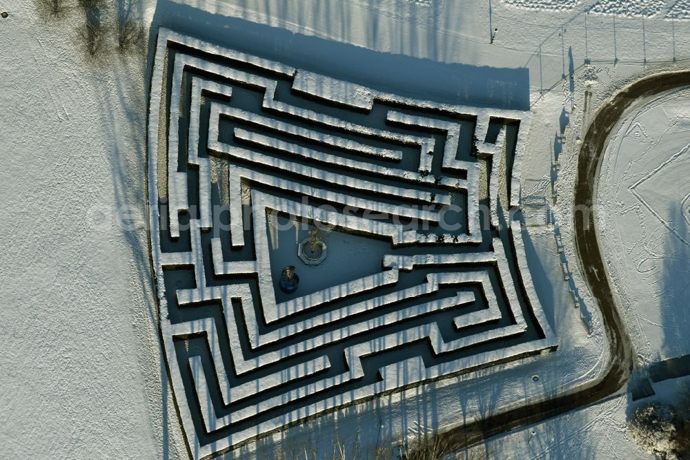 Berlin from the bird's eye view: Maze - Labyrinth on the wintry snowy terrain of the Marzahn Recreational Park in Berlin