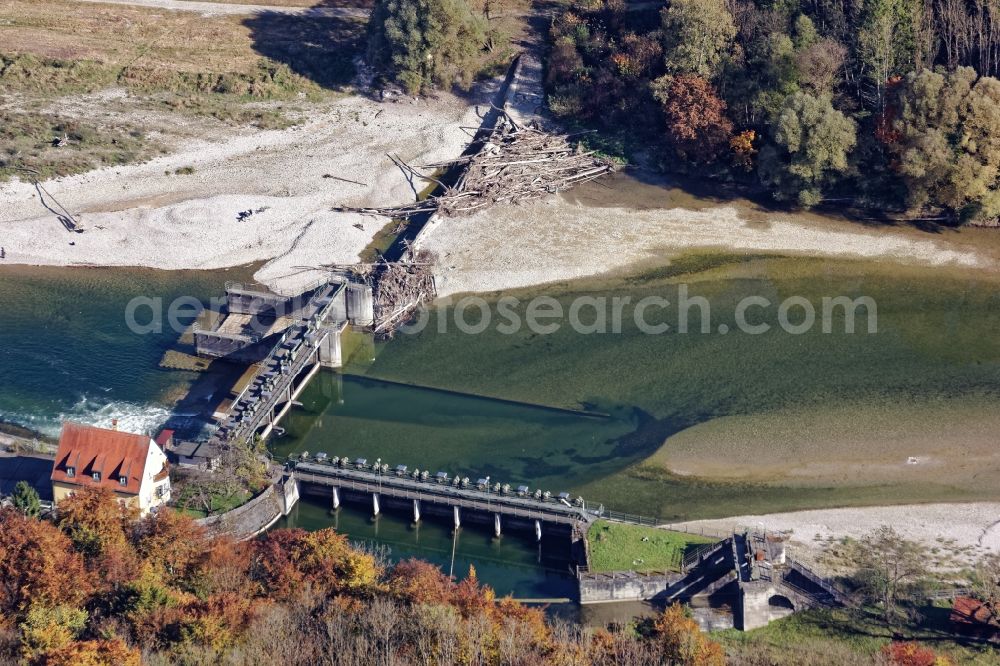 Aerial photograph Pullach im Isartal - Weir at Grosshesselohe near Pullach in the Isartal in the state of Bavaria connects the Isar-Werkkanal with the Isar