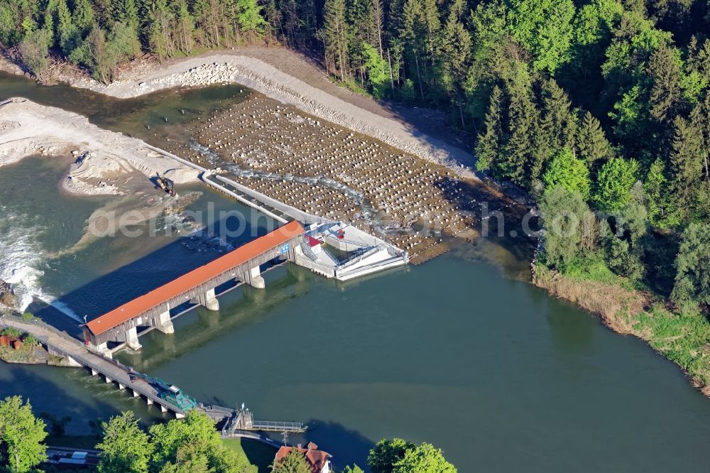 Baierbrunn from the bird's eye view: Isarwehr near Baierbrunn in the district of Munich in the state of Bavaria