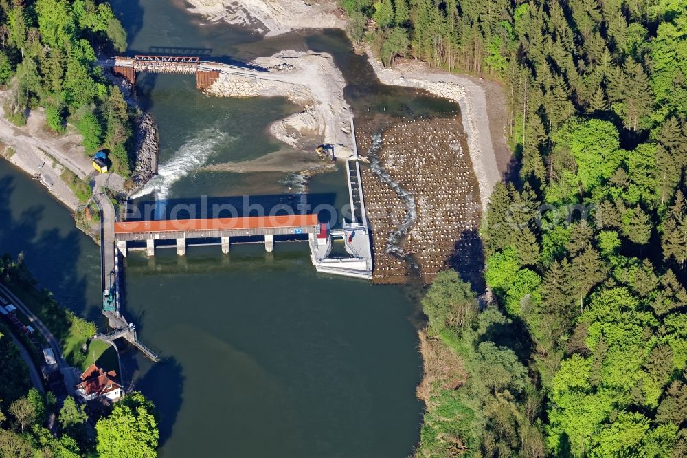 Baierbrunn from the bird's eye view: Isarwehr near Baierbrunn in the district of Munich in the state of Bavaria