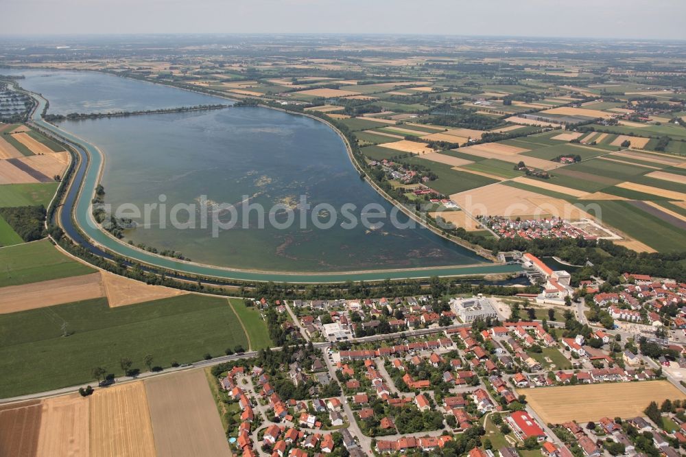 Aerial photograph Finsing - Impoundment and shore areas at the lake Ismaninger Speichersees in Finsing in the state Bavaria