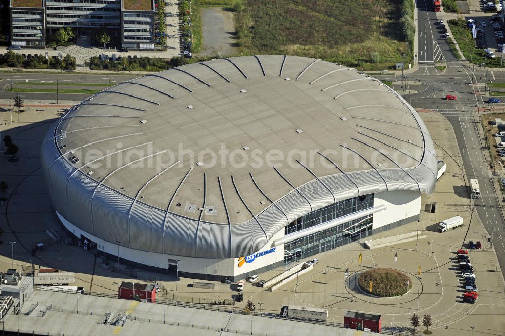 Düsseldorf from the bird's eye view: Blick auf den ISS Dome im Stadtteil Rath. Die Multifunktionshalle bietet Platz für bis 13.400 Besucher und ist die Heimspielstätte des Eishockeyvereins DEG Metro Stars. Hier finden auch an dere Sportveranstaltungen sowie Konzerte und Shows statt. The ISS Dome in the district Rath. The multi-functional hall can accommodate up to 13 400 visitors and is the home of the icehockey club DEG Metro Stars.There are also other sports and concerts and shows.