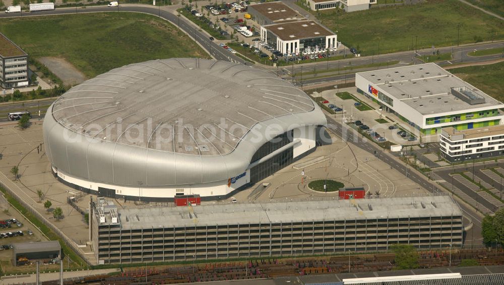 Düsseldorf from above - Blick auf den ISS Dome im Stadtteil Rath. Die Multifunktionshalle bietet Platz für bis 13.400 Besucher und ist die Heimspielstätte des Eishockeyvereins DEG Metro Stars. Hier finden auch an dere Sportveranstaltungen sowie Konzerte und Shows statt. The ISS Dome in the district Rath. The multi-functional hall can accommodate up to 13 400 visitors and is the home of the icehockey club DEG Metro Stars.There are also other sports and concerts and shows.