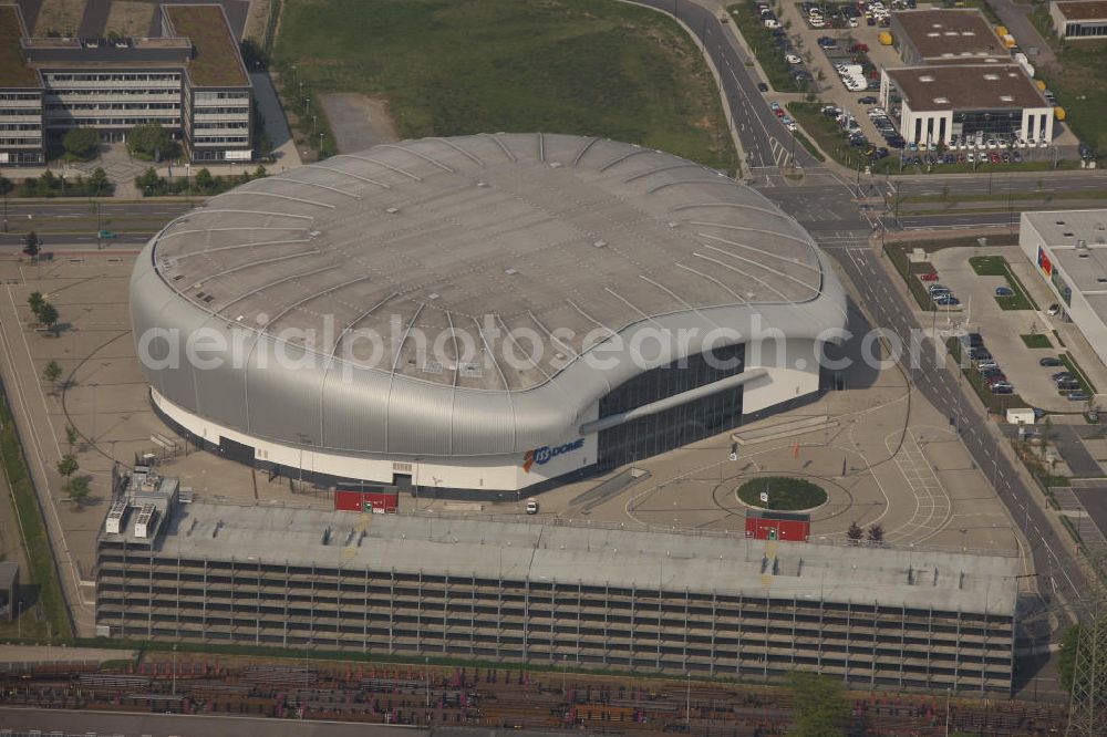 Düsseldorf from the bird's eye view: Blick auf den ISS Dome im Stadtteil Rath. Die Multifunktionshalle bietet Platz für bis 13.400 Besucher und ist die Heimspielstätte des Eishockeyvereins DEG Metro Stars. Hier finden auch an dere Sportveranstaltungen sowie Konzerte und Shows statt. The ISS Dome in the district Rath. The multi-functional hall can accommodate up to 13 400 visitors and is the home of the icehockey club DEG Metro Stars.There are also other sports and concerts and shows.