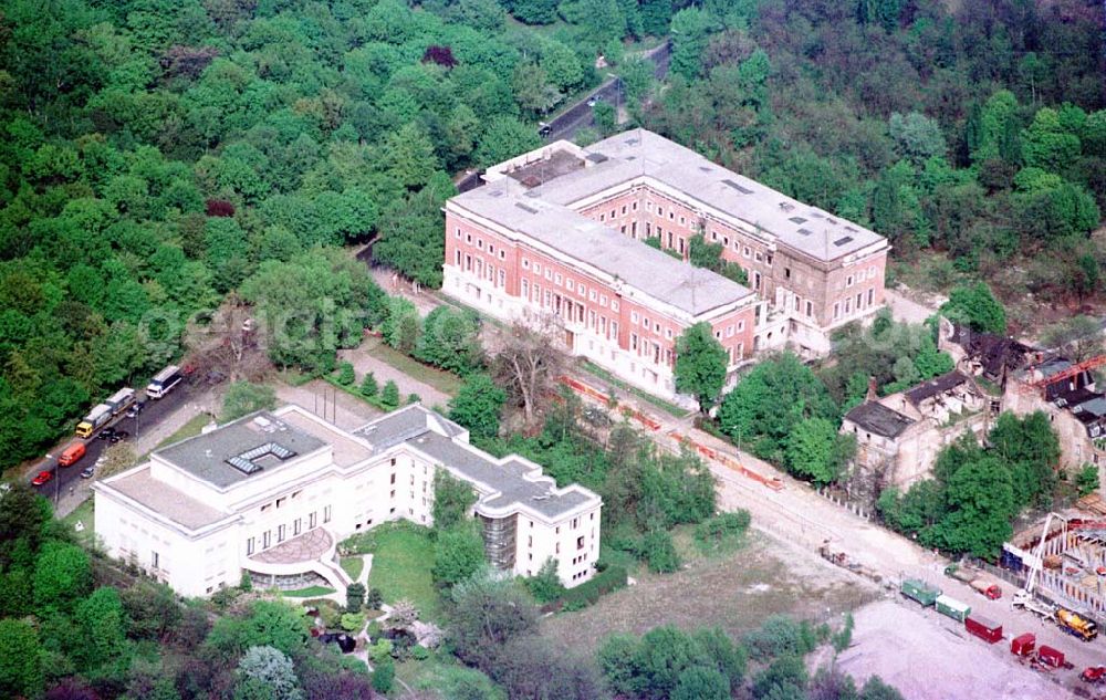 Berlin-Tiergarten from above - Italienische Botschaft (Renaissancebau in Rosa) Eröffnung 2003, Jap. Konsulat / Botschaft im Berliner Tiergarten.