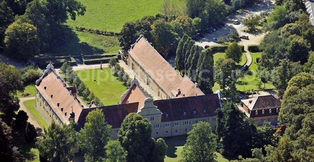 Darmstadt from above - Blick auf das Jagdschloss Kranichstein im gleichnamigen Stadtteil von Darmstadt. Das Jagdschloss, erbaut im 16. Jahrhundert, beherbergt heute ein kulturhistorisches Museum sowie ein Vier-Sterne-Hotel. View of the hunting château Kranichstein in the same-named district of Darmstadt. The chateau was built in the 16th Century, now houses a museum of cultural history and a four-star hotel.