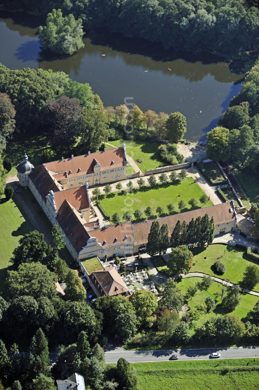 Aerial image Darmstadt - Blick auf das Jagdschloss Kranichstein im gleichnamigen Stadtteil von Darmstadt. Das Jagdschloss, erbaut im 16. Jahrhundert, beherbergt heute ein kulturhistorisches Museum sowie ein Vier-Sterne-Hotel. View of the hunting château Kranichstein in the same-named district of Darmstadt. The chateau was built in the 16th Century, now houses a museum of cultural history and a four-star hotel.