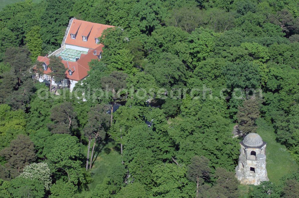 HALBERSTADT from the bird's eye view: Blick auf das Jagdschloss Spiegelsberge im Landschaftsschutzpark Spiegelsberge am Tiergarten in Halberstadt.