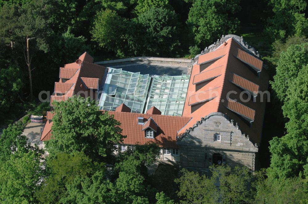 HALBERSTADT from the bird's eye view: Blick auf das Jagdschloss Spiegelsberge im Landschaftsschutzpark Spiegelsberge am Tiergarten in Halberstadt.