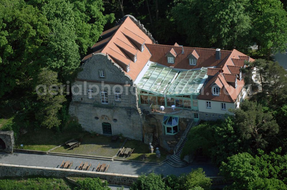 HALBERSTADT from the bird's eye view: Blick auf das Jagdschloss Spiegelsberge im Landschaftsschutzpark Spiegelsberge am Tiergarten in Halberstadt.