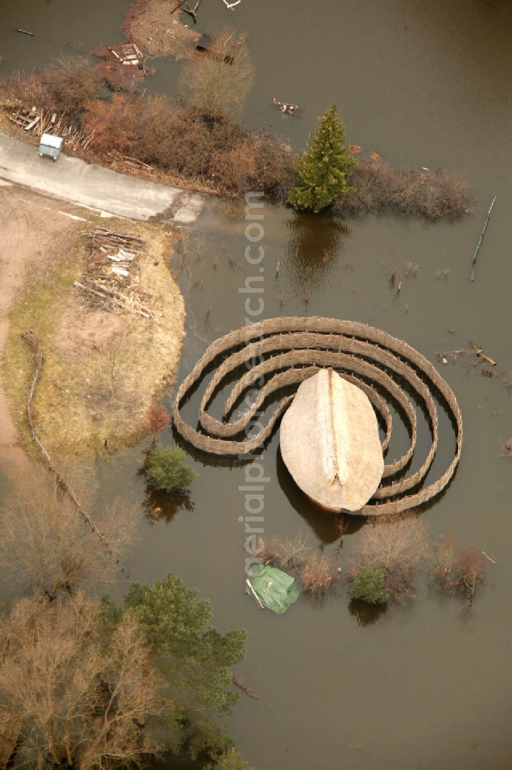 Hitzacker from the bird's eye view: Century - Flood - Flooding on the banks of the Elbe in Lower Saxony in Hitzacker