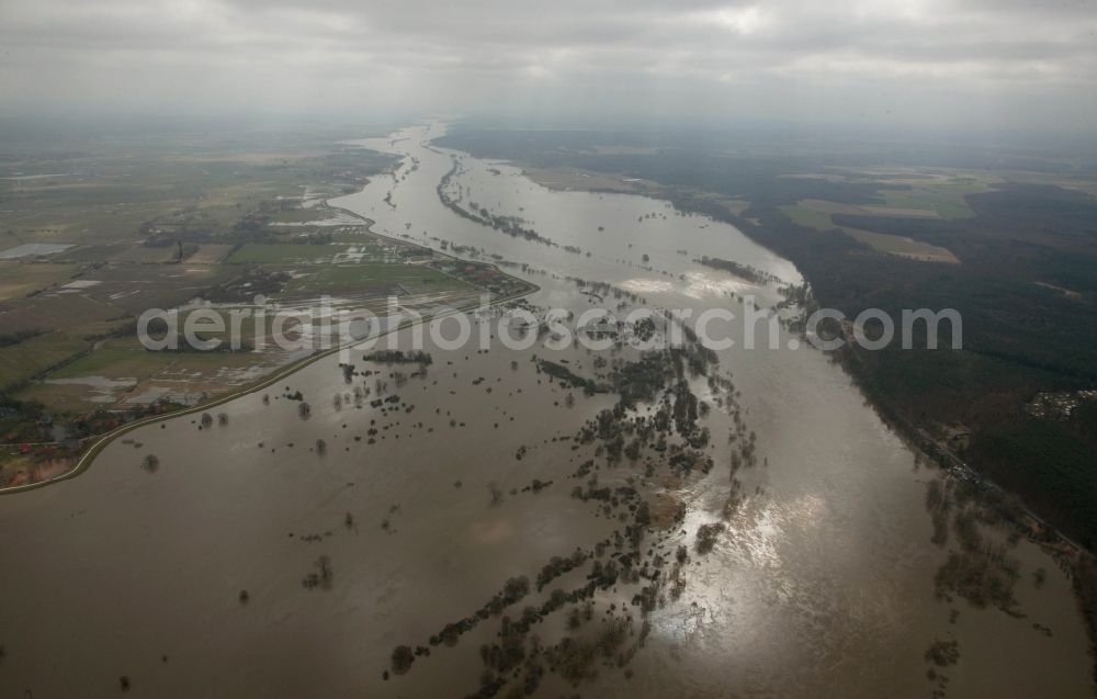 Hitzacker from the bird's eye view: Century - Flood - Flooding on the banks of the Elbe in Lower Saxony in Hitzacker