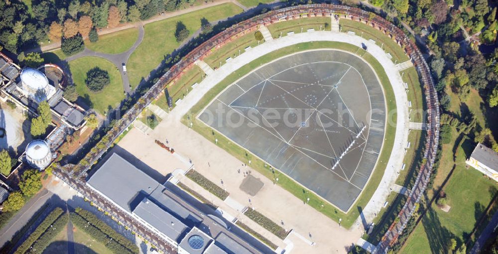 WROCLAW - BRESLAU from above - Die Jahrhunderthalle (Hala Stulecia, Hala Ludowa) Breslau, Niederschlesien in Polen, ist eine aus Stahlbeton erbaute Veranstaltungshalle. Die Halle wurde vom Architekten Max Berg gebaut und ist Weltkulturerbe. The Centennial Hall (Hala Stulecia, Hala Ludowa) Wroclaw in Lower Silesia in Poland, is an event hall and was built by the architect Max Berg. It is a world heritage site.