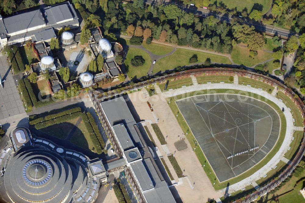 WROCLAW - BRESLAU from the bird's eye view: Die Jahrhunderthalle (Hala Stulecia, Hala Ludowa) Breslau, Niederschlesien in Polen, ist eine aus Stahlbeton erbaute Veranstaltungshalle. Die Halle wurde vom Architekten Max Berg gebaut und ist Weltkulturerbe. The Centennial Hall (Hala Stulecia, Hala Ludowa) Wroclaw in Lower Silesia in Poland, is an event hall and was built by the architect Max Berg. It is a world heritage site.