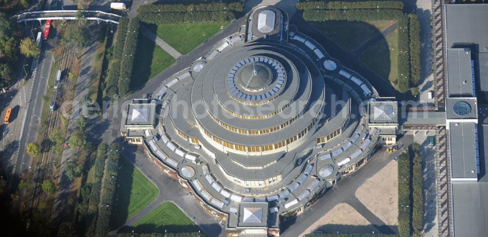 Aerial image WROCLAW - BRESLAU - Die Jahrhunderthalle (Hala Stulecia, Hala Ludowa) Breslau, Niederschlesien in Polen, ist eine aus Stahlbeton erbaute Veranstaltungshalle. Die Halle wurde vom Architekten Max Berg gebaut und ist Weltkulturerbe. The Centennial Hall (Hala Stulecia, Hala Ludowa) Wroclaw in Lower Silesia in Poland, is an event hall and was built by the architect Max Berg. It is a world heritage site.