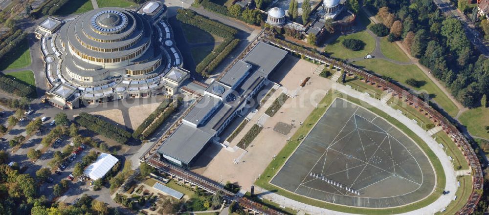 Aerial image WROCLAW - BRESLAU - Die Jahrhunderthalle (Hala Stulecia, Hala Ludowa) Breslau, Niederschlesien in Polen, ist eine aus Stahlbeton erbaute Veranstaltungshalle. Die Halle wurde vom Architekten Max Berg gebaut und ist Weltkulturerbe. The Centennial Hall (Hala Stulecia, Hala Ludowa) Wroclaw in Lower Silesia in Poland, is an event hall and was built by the architect Max Berg. It is a world heritage site.