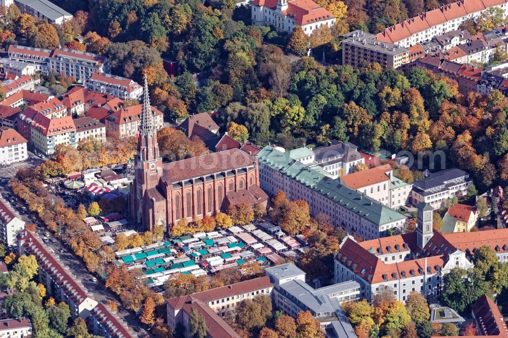 Aerial image München - Event facilities at the Volksfest Auer Dult on the Mariahilfplatz at the Mariahilf church in the city district of Au in Munich, Bavaria. The Herbstdult is also called Kirchweihdult