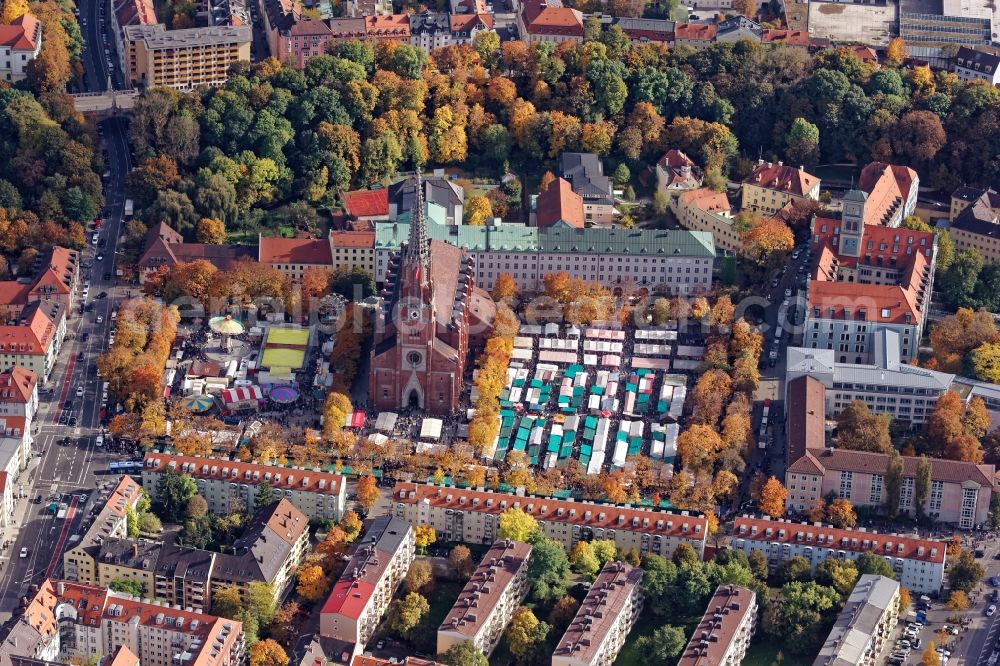 Aerial image München - Event facilities at the Volksfest Auer Dult on the Mariahilfplatz at the Mariahilf church in the city district of Au in Munich, Bavaria. The Herbstdult is also called Kirchweihdult