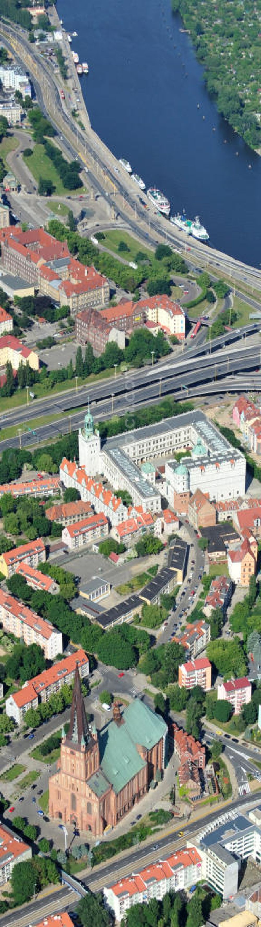 Aerial image Stettin / Szczecin - Blick auf die Jakobskathedrale oder auch Jakobikirche. Der backsteingotischer Kirchenbau ist die größte Kirche Pommerns. Das Gebäude wird durch die katholische Kirche als Kathedralkirche des Erzbistums Stettin-Cammin genutzt. Papst Johannes Paul II. erhob die Kirche 1983 in den Rang einer Basilica minor. In der Jakobikirche fand die Uraufführung des berühmten Hochzeitsmarsches von Felix Mendelssohn Bartholdy statt. Cathedral of St. James or St. James Church of Stettin