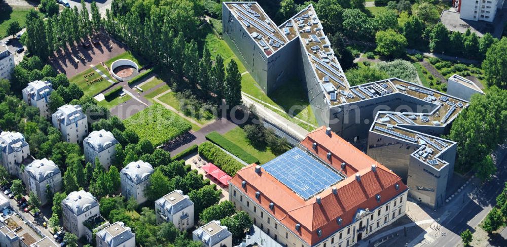 Berlin Kreuzberg from the bird's eye view: The Jewish Museum Berlin at the street Lindenstrasse