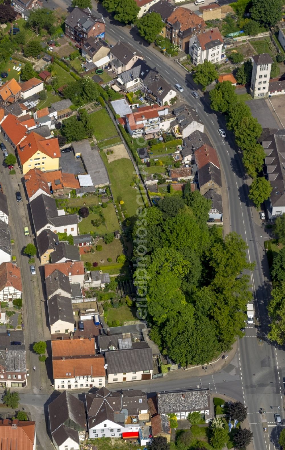 Aerial image Werl - View of the Jewish cemetery of Werl under trees on the Grafenstrasse in Werl-Unnaer Boerde in the state North Rhine-Westphalia