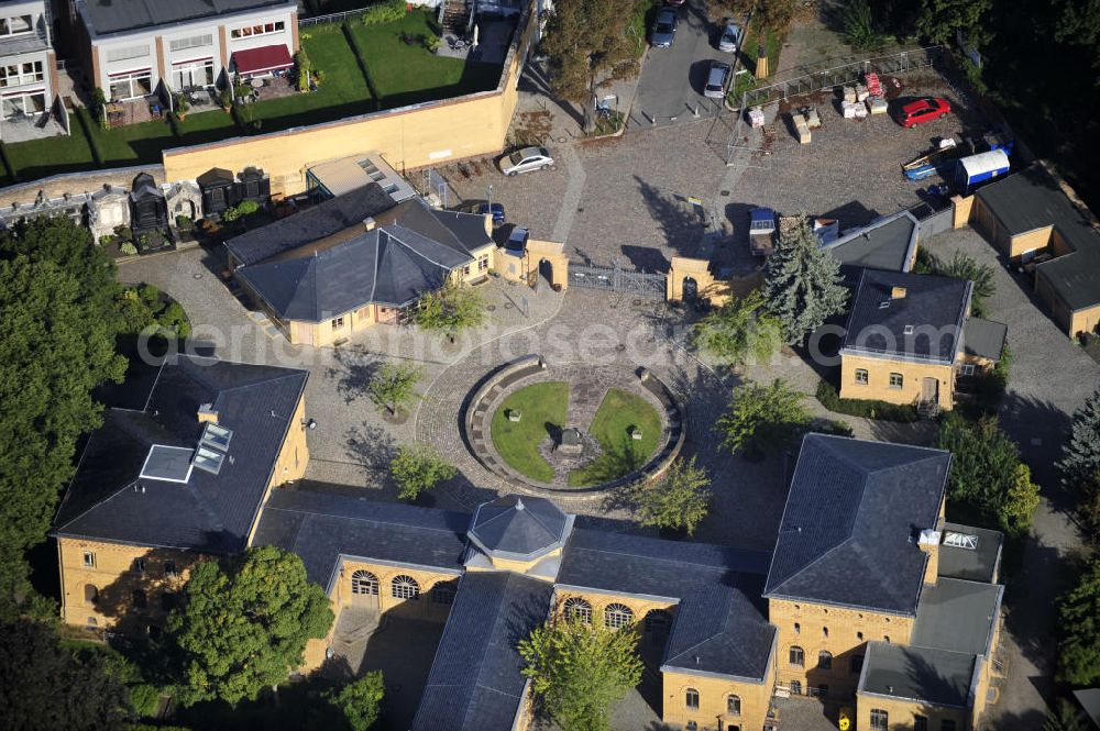 Berlin from above - Blick auf den Jüdischen Friedhof in Berlin- Weißensee. Das Gebäude wurde von dem Architekten Hugo Licht im Zuge eines Wettbewerbs entworfen. Die Bauphase dauerte von 1879 bis 1880. Nach dem Zweiten Weltkrieg wurde in einem dieser Räume der erste offizielle jüdische Gottesdienst abgehalten. Look at the Jewish cemetery building in Berlin Weissensee. The building was designed by architect Hugo light in the course of a competition. The construction phase lasted from 1879 to 1880. After the Second World War was held in one of these rooms, the first official Jewish worship. View at the Jewish cemetery building in Berlin Weissensee. The building was designed by architect Hugo light in the course of a competition. The construction phase lasted from 1879 to 1880. After the Second World War was held in one of these rooms, the first official Jewish mass.