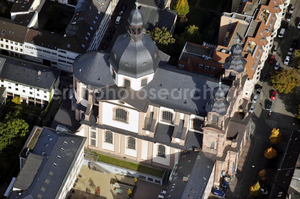 Mannheim from the bird's eye view: Die Jesuitenkirche St. Ignatius und Franz Xaver in Mannheim wurde zwischen 1738 und 1760 erbaut. The Jesuit church St. Ignatius and Franz Xaver in Mannheim was built between 1738 and 1760.