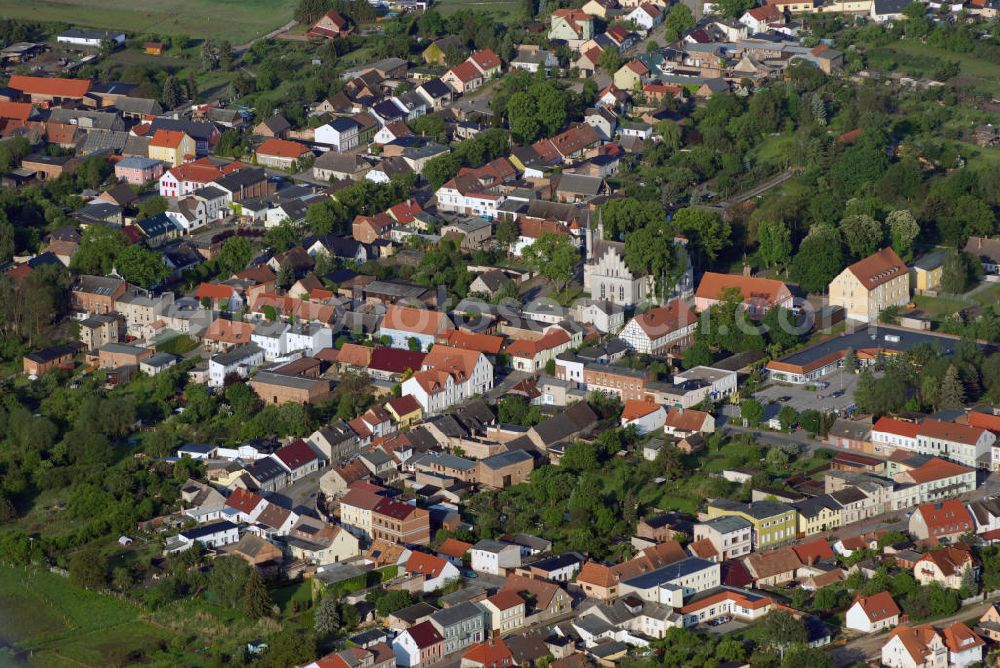 Joachimsthal from the bird's eye view: Blick auf Joachimsthal in Brandenburg. Joachimsthal befindet sich im Landkreis Barnim am nordöstlichen Rand der Schorfheide. Diese Lage in der Nähe eines Bioshärenreservates und die beiden Seen Grimnitzsee und Werbellinsee in unmittelbarer Umgebung machen aus der Kleinstadt eine Naturidylle. Die Tourismusinformation befindet sich derzeit in der Bibliothek von Joachimsthal. Kontakt: Stadtbibliothek, Joachimsplatz 1 - 3, 16247 Joachimsthal, Tel. +49(0)33361 64632, Email: bibliothek@joachimsthal.de; Kontakt Schorfheide - Info: Töpferstrasse 1, 16247 Joachimsthal, Tel. +49(0)33361 63380