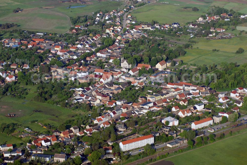 Aerial photograph Joachimsthal - Blick auf Joachimsthal in Brandenburg. Joachimsthal befindet sich im Landkreis Barnim am nordöstlichen Rand der Schorfheide. Diese Lage in der Nähe eines Bioshärenreservates und die beiden Seen Grimnitzsee und Werbellinsee in unmittelbarer Umgebung machen aus der Kleinstadt eine Naturidylle. Die Tourismusinformation befindet sich derzeit in der Bibliothek von Joachimsthal. Kontakt: Stadtbibliothek, Joachimsplatz 1 - 3, 16247 Joachimsthal, Tel. +49(0)33361 64632, Email: bibliothek@joachimsthal.de; Kontakt Schorfheide - Info: Töpferstrasse 1, 16247 Joachimsthal, Tel. +49(0)33361 63380