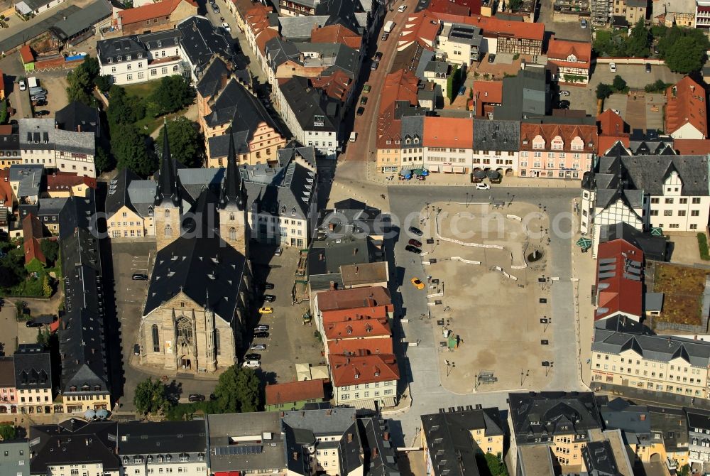 Aerial image Saalfeld/Saale - On the market in the old town of Saalfeld in Thuringia is the historic City Hall. The monument of the 16th century is regarded as one of the important evidence of the Renaissance in Thuringia. The St. John's Church on Church Square is a Gothic hall church from the Middle Ages. The downtown area of the city is characterized by historic residential and commercial buildings