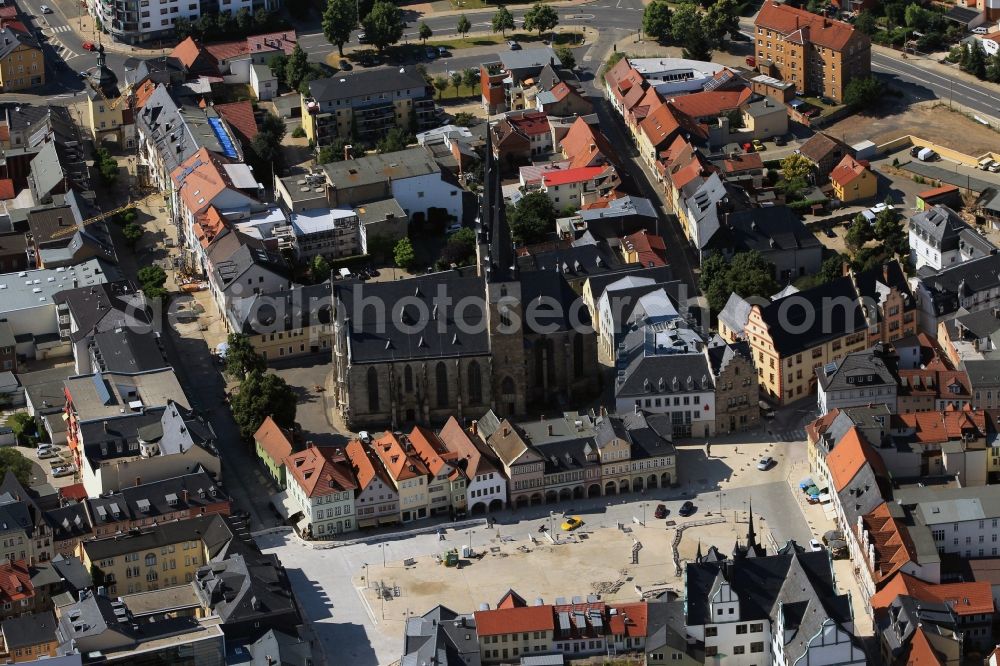 Aerial photograph Saalfeld - The Church Johanneskirche in Saalfeld in Thuringia. The Church Johanneskirche is the parish church of Saalfeld and is located in the immediate vicinity of the marketplace