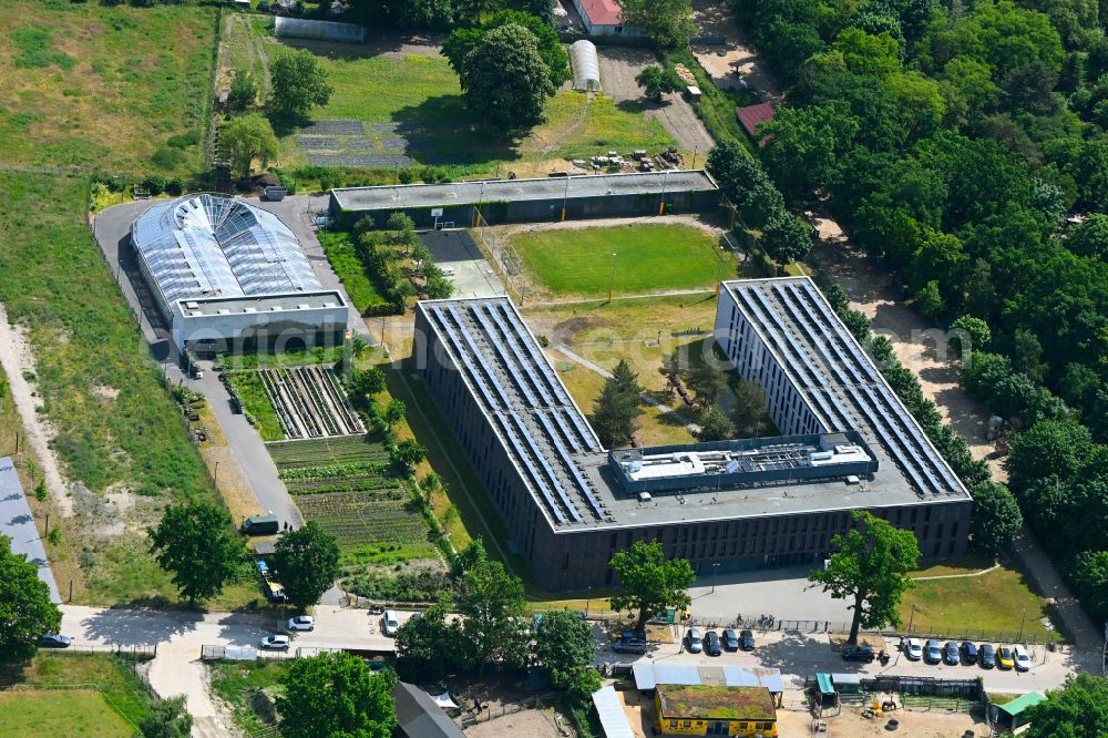 Berlin from above - Prison grounds and security fencing of the JVA juvenile detention center JVA of Offenen Vollzuges Berlin - Bereich Dueppel on street Robert-von-Ostertag-Strasse in the district Zehlendorf in Berlin, Germany