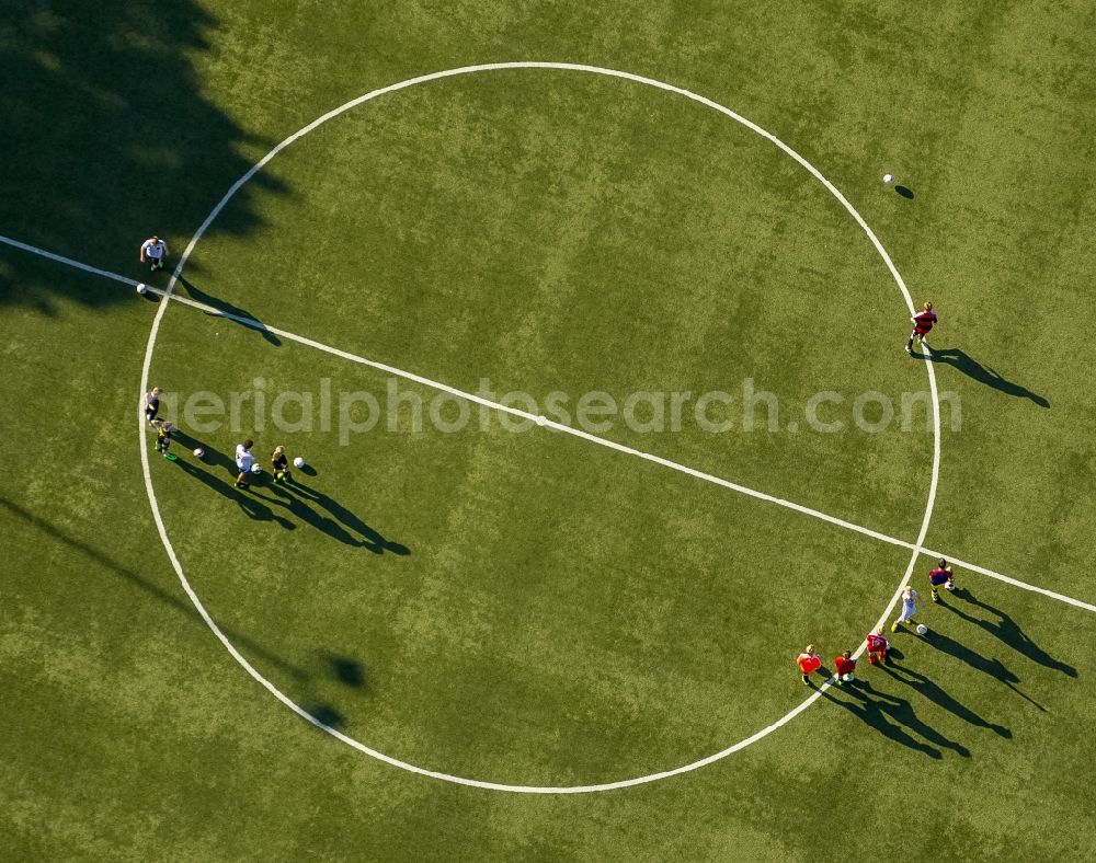 Wetter from the bird's eye view: Youth football training at the sports complex of the football field Boellberg in Weather in the Ruhr area in North Rhine-Westphalia