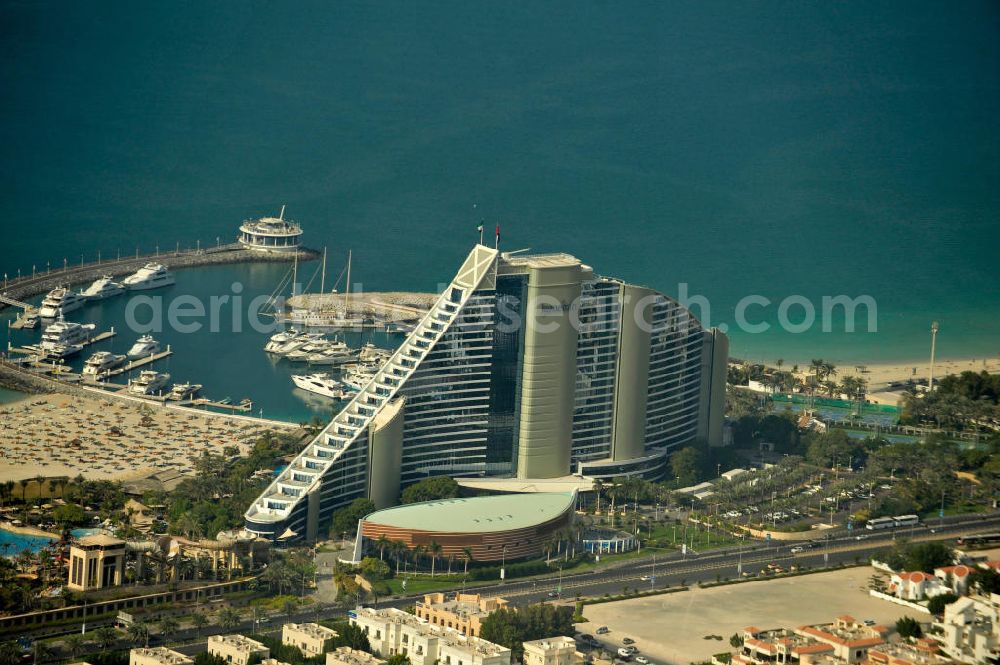 Dubai from above - Blick auf das Jumeirah Hotel und den Pavillon Marina & Sports Club in Dubai . View of the Jumeirah and the Pavilion Marina & Sports Club in Dubai.