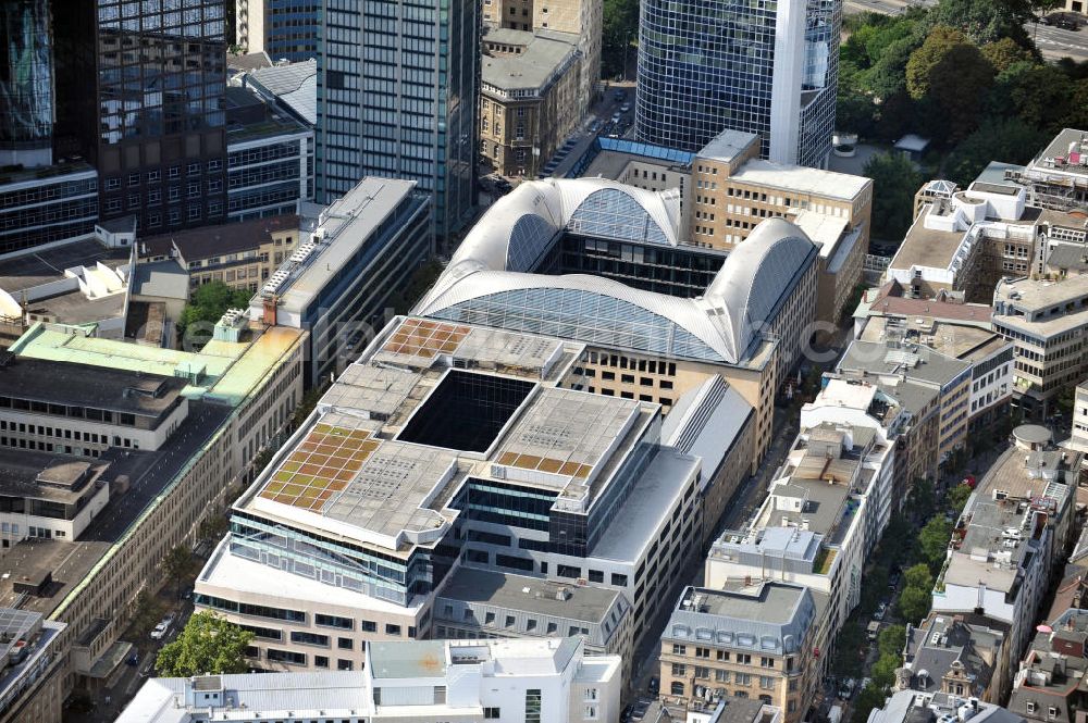 Aerial photograph Frankfurt am Main - Junghof Plaza und die Bank Crédit Suisse im Bankenviertel von Frankfurt am Main in Hessen. Junghof Plaza and the bank Crédit Suisse in the financial district in Frankfujrt on the Main in Hesse.