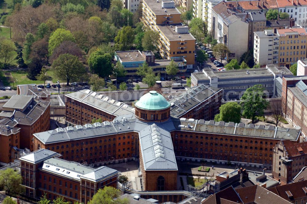 Aerial image Berlin - Blick auf die Justizvollzugsanstalt Berlin-Moabit. View to the correctional facility in Berlin-Moabit.