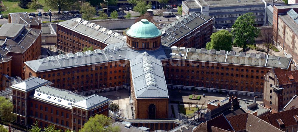 Aerial photograph Berlin - Blick auf die Justizvollzugsanstalt Berlin-Moabit. View to the correctional facility in Berlin-Moabit.