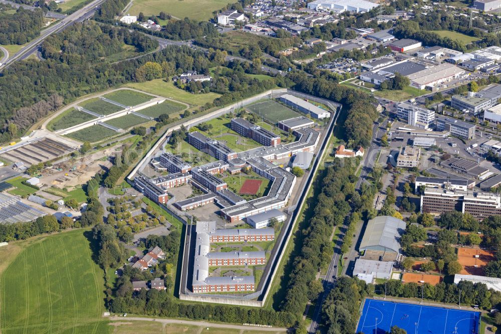 Aerial image Aachen - Prison grounds and high security fence Prison on street Krefelder Strasse in the district Hastenrath in Aachen in the state North Rhine-Westphalia, Germany