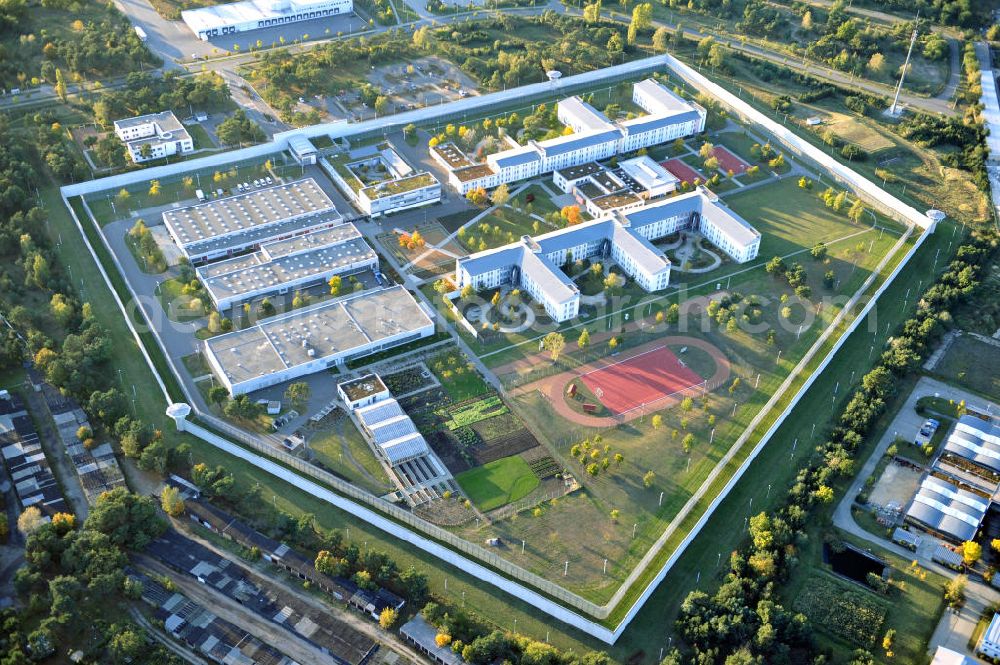 Aerial photograph Cottbus - Die Justizvollzugsanstalt, kurz JVA Cottbus-Dissenchen im Land Brandenburg bietet Platz für 600 Häftlinge. The prison Cottbus-Dissenchen in Brandenburg offers space for 600 prisoners.